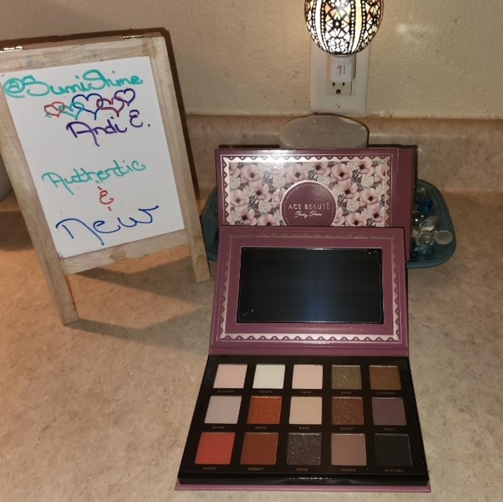 Ace Beaute Smoky Rose Eyeshadow Palette, BNIB